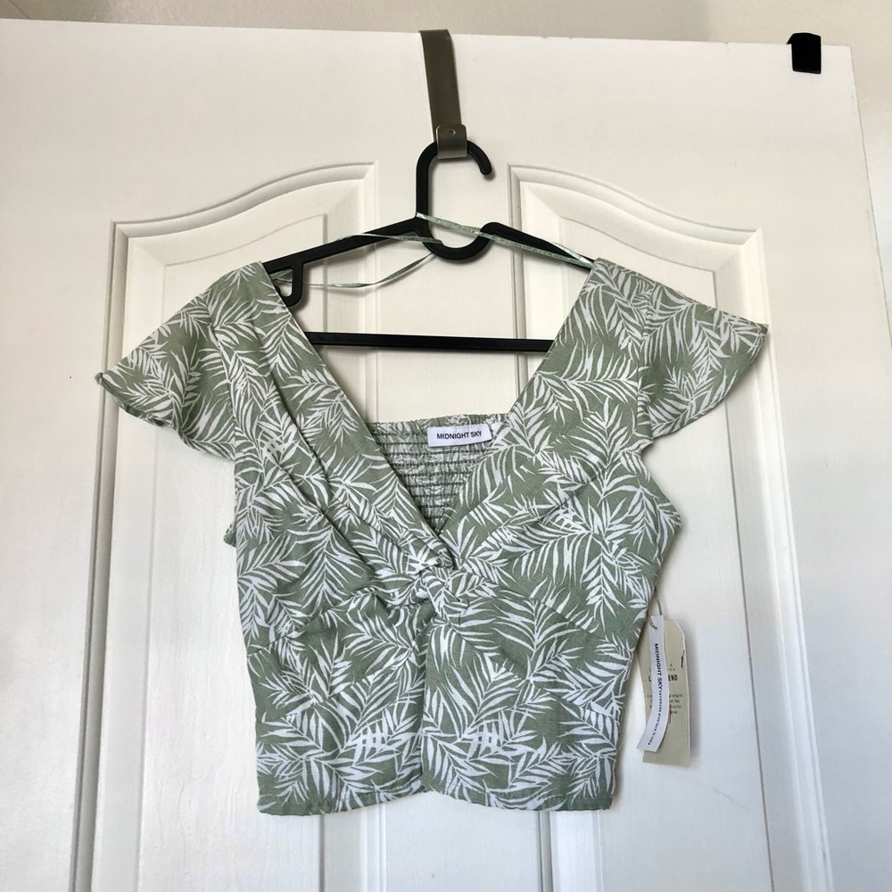NWT Women’s Twist-Front Leaf Print Top - Sage Green